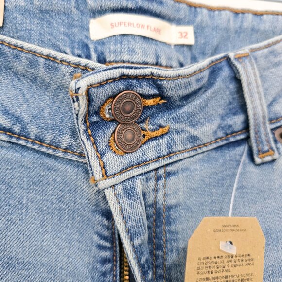 NWT Levi's Superlow Flare Jeans Y2K Size 32 Blue - Picture 4 of 6